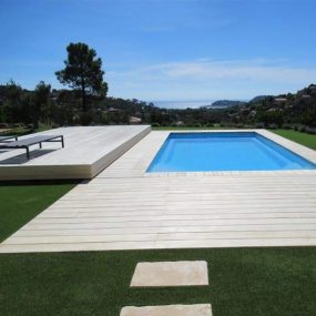 Terrasse sur piscine